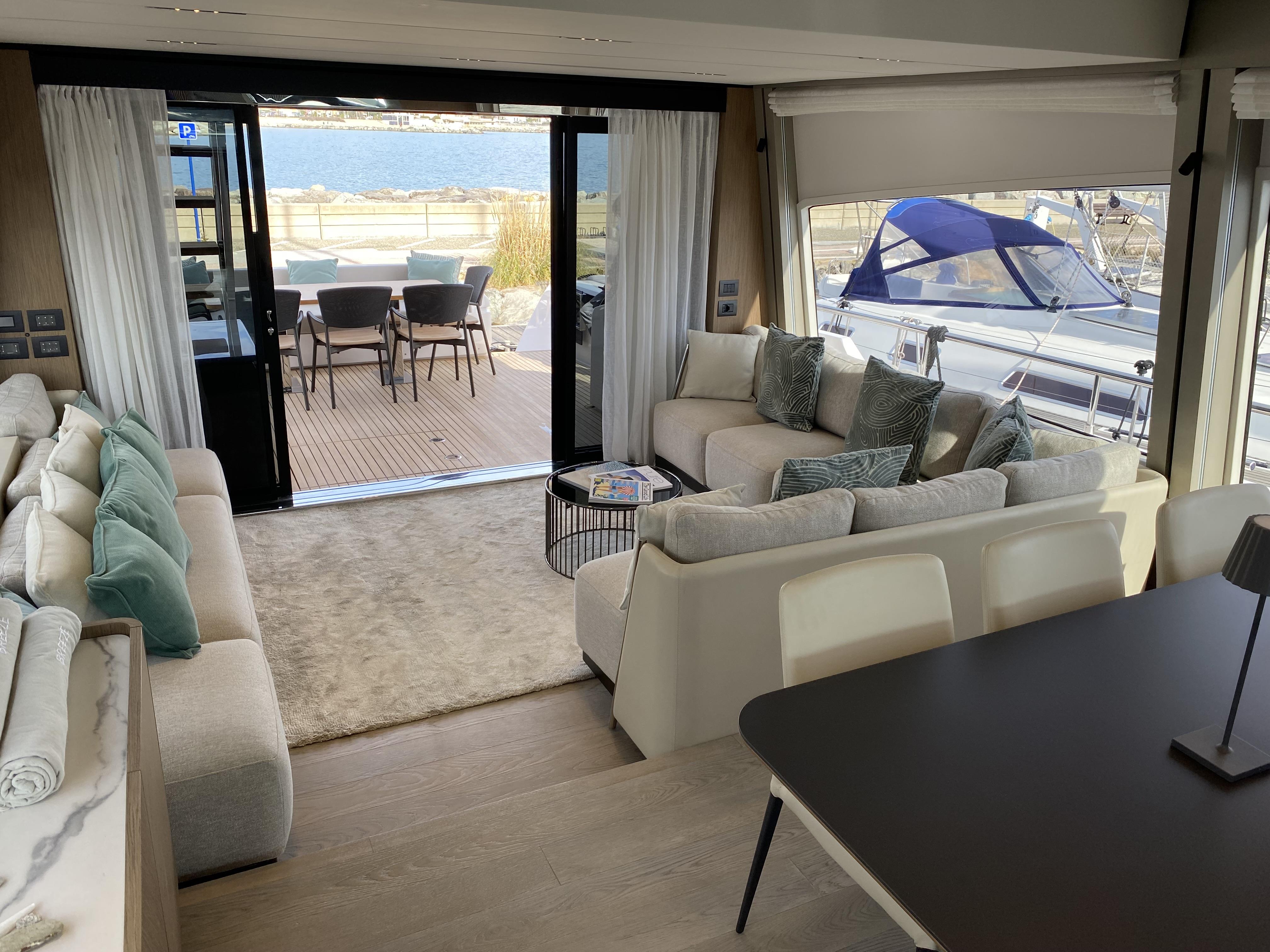 2022 FERRETTI YACHTS 720 